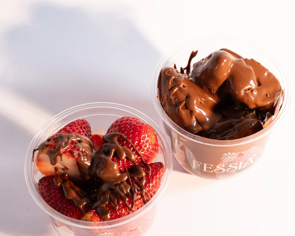 Dos opciones de fresas con chocolate Fessia